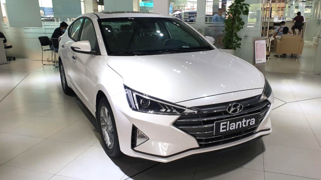 hyundai-elantra-giam-75-trieu-dong-canh-tranh-kia-k3-1